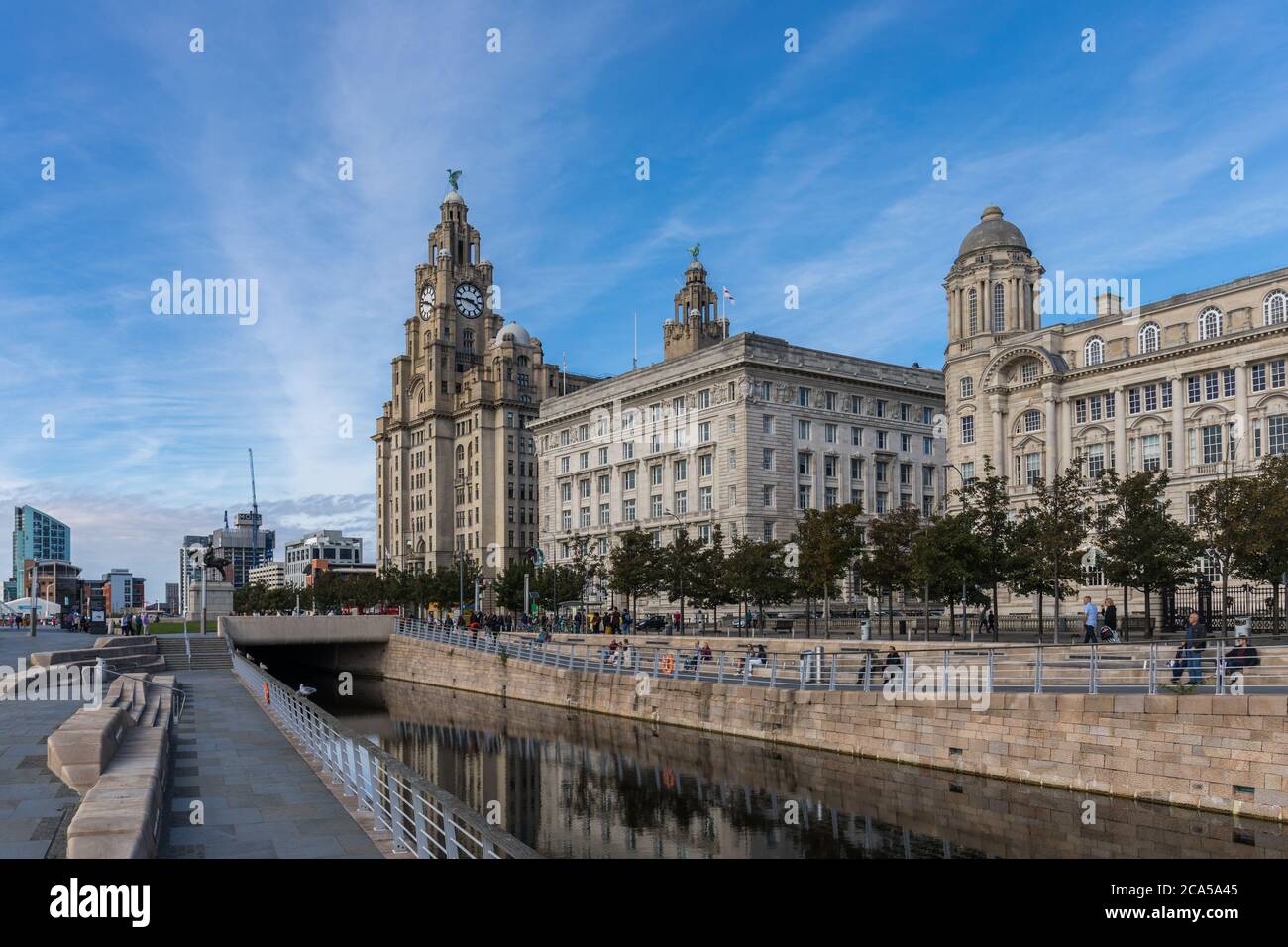 Pier Head con il porto di Liverpool Edificio, Cunard Building e Royal Liver Building, noto anche come le tre grazie - Liverpool, Regno Unito Foto Stock