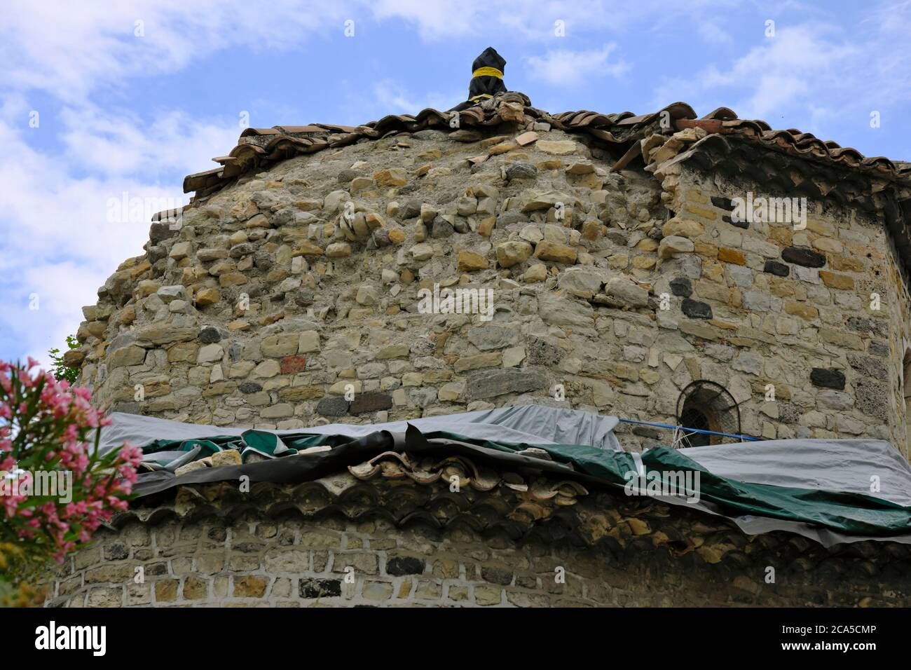 Francia, Ardeche, le Teil, frazione di Melas, chiesa di Saint Etienne de Melas datato 9 °-12 ° secolo, molto danneggiato dal terremoto del 11 novembre 2019 Foto Stock