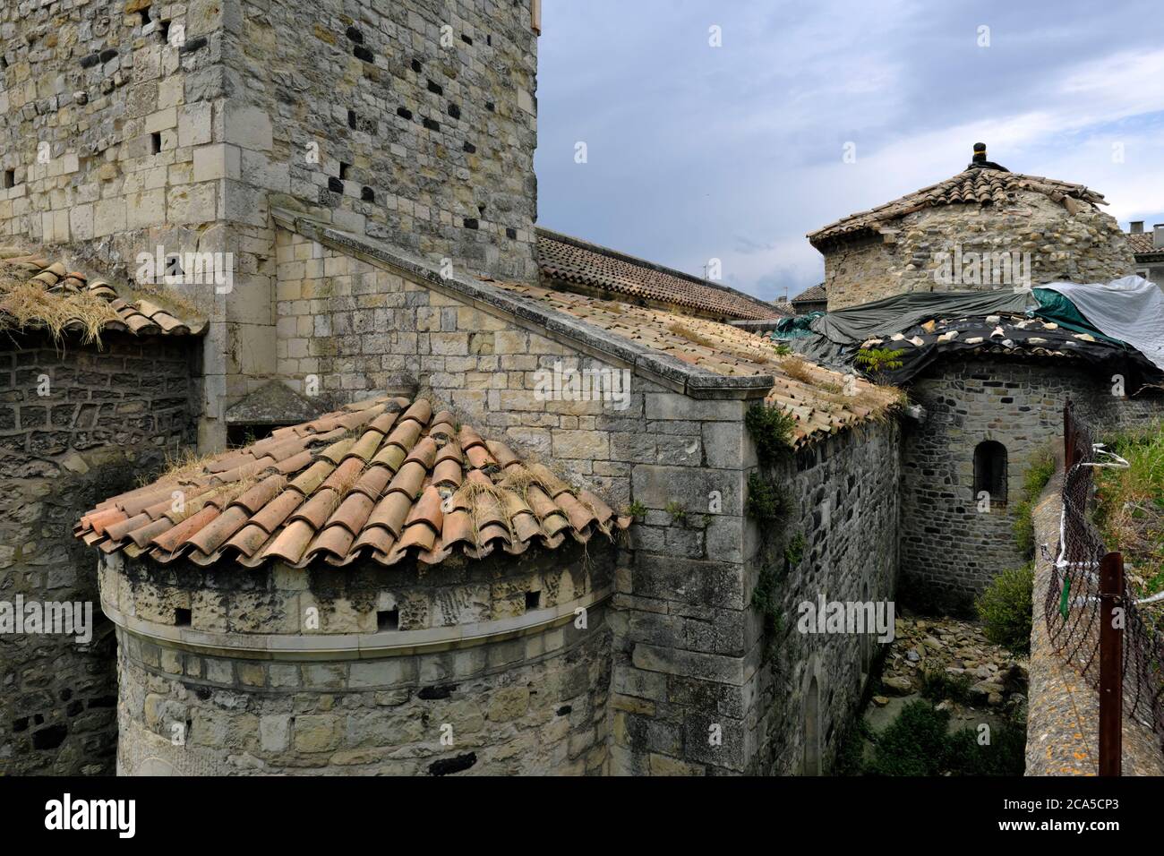 Francia, Ardeche, le Teil, frazione di Melas, chiesa di Saint Etienne de Melas datato 9 °-12 ° secolo, molto danneggiato dal terremoto del 11 novembre 2019 Foto Stock