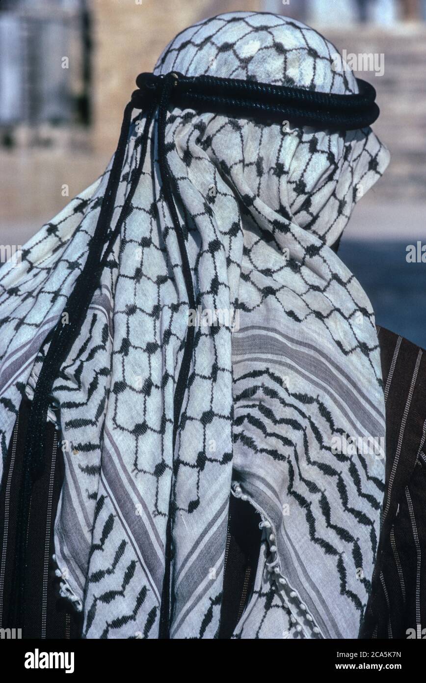 Gerusalemme. Uomo arabo con Keffiyeh e AGAL. Foto Stock