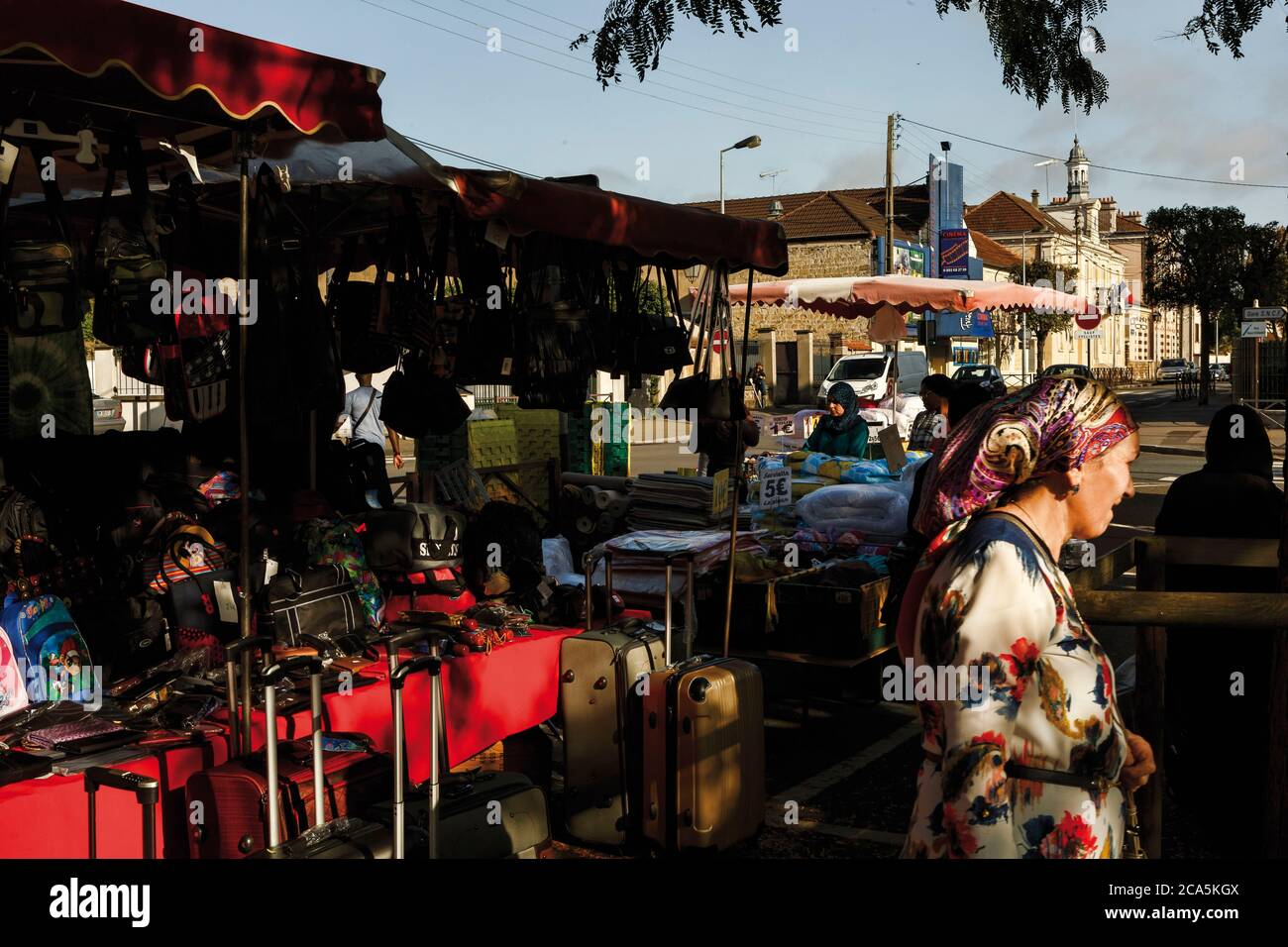 Francia, Yvelines, Les Mureaux, scene de vie su un mercato all'aperto Foto Stock