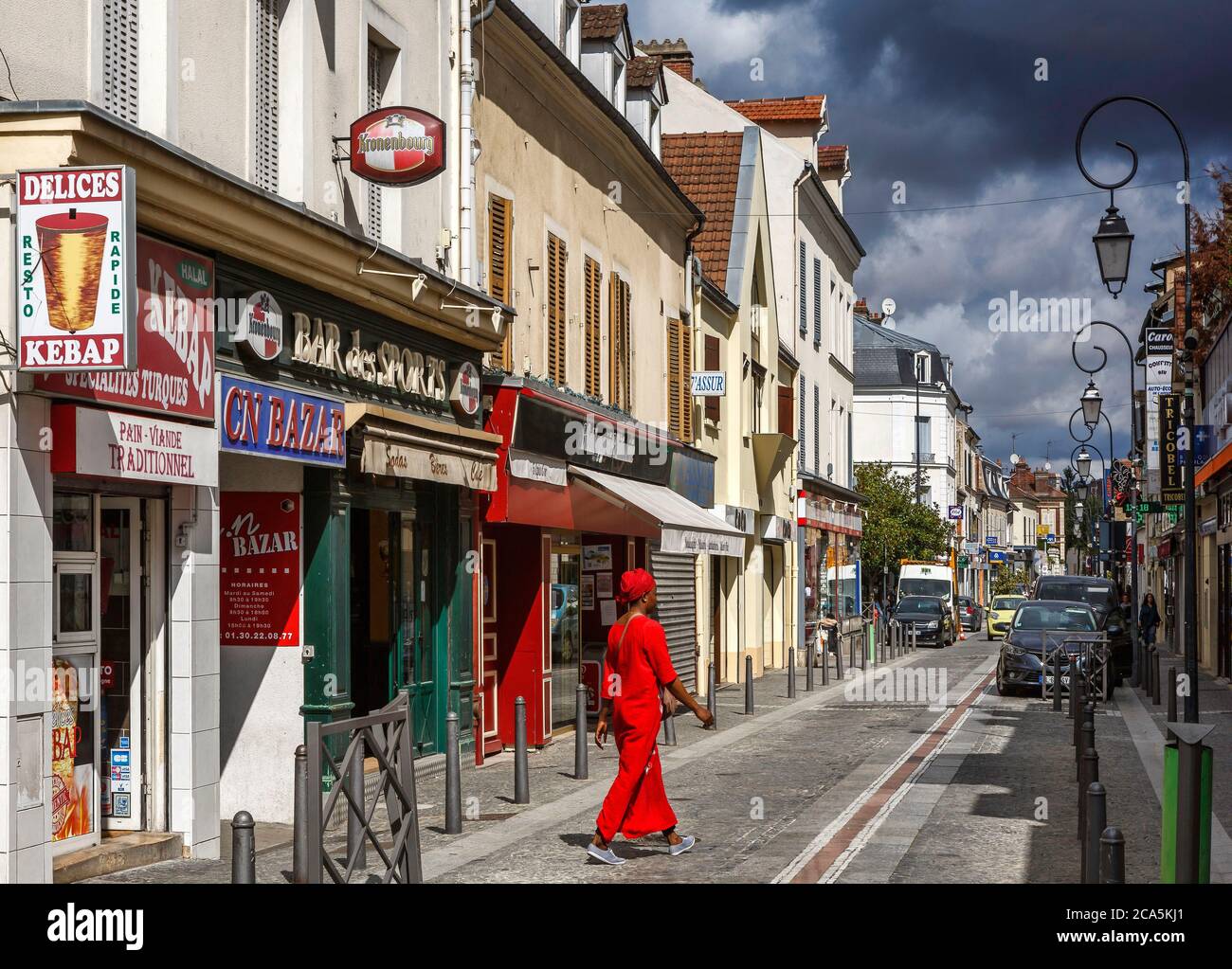 Francia, Yvelines, Les Mureaux, scene de vie nel centro storico della città Foto Stock