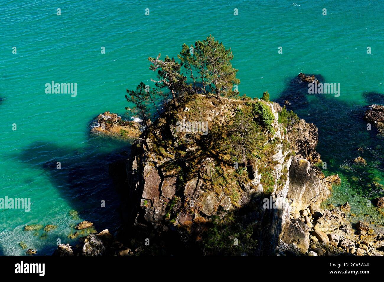 Francia, Finistere, Mare di Iroise, Parc Naturel Regional d'Armorique (Parco Naturale Regionale dell'Armorica), Presqu'ile de Crozon (Penisola di Crozon), Cap de la Chevre, Pointe de Saint Hernot, spiaggia di St Hernot Foto Stock