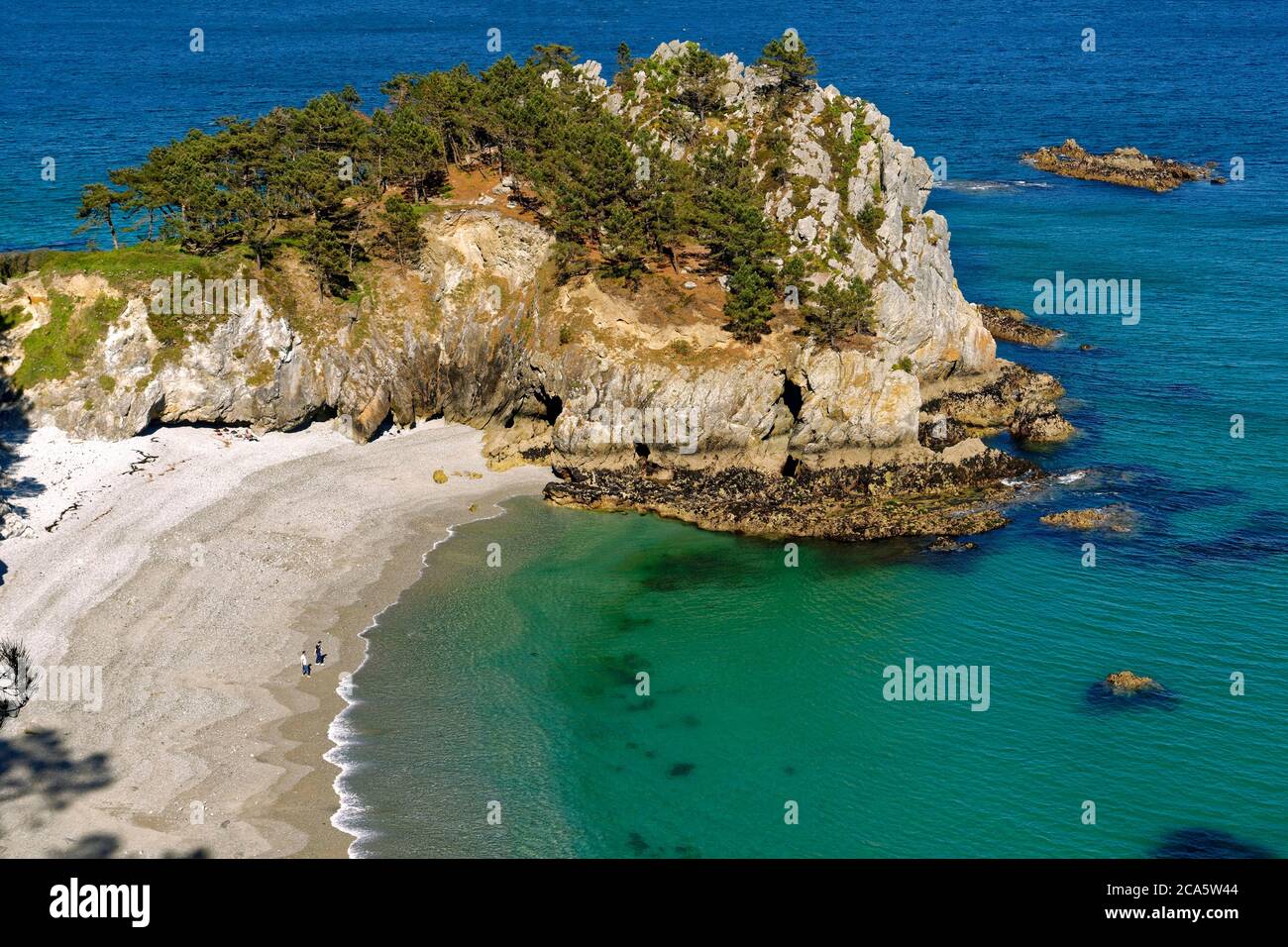 Francia, Finistere, Mare di Iroise, Parc Naturel Regional d'Armorique (Parco Naturale Regionale dell'Armorica), Presqu'ile de Crozon (Penisola di Crozon), Cap de la Chevre, Pointe de Saint Hernot, spiaggia di St Hernot Foto Stock