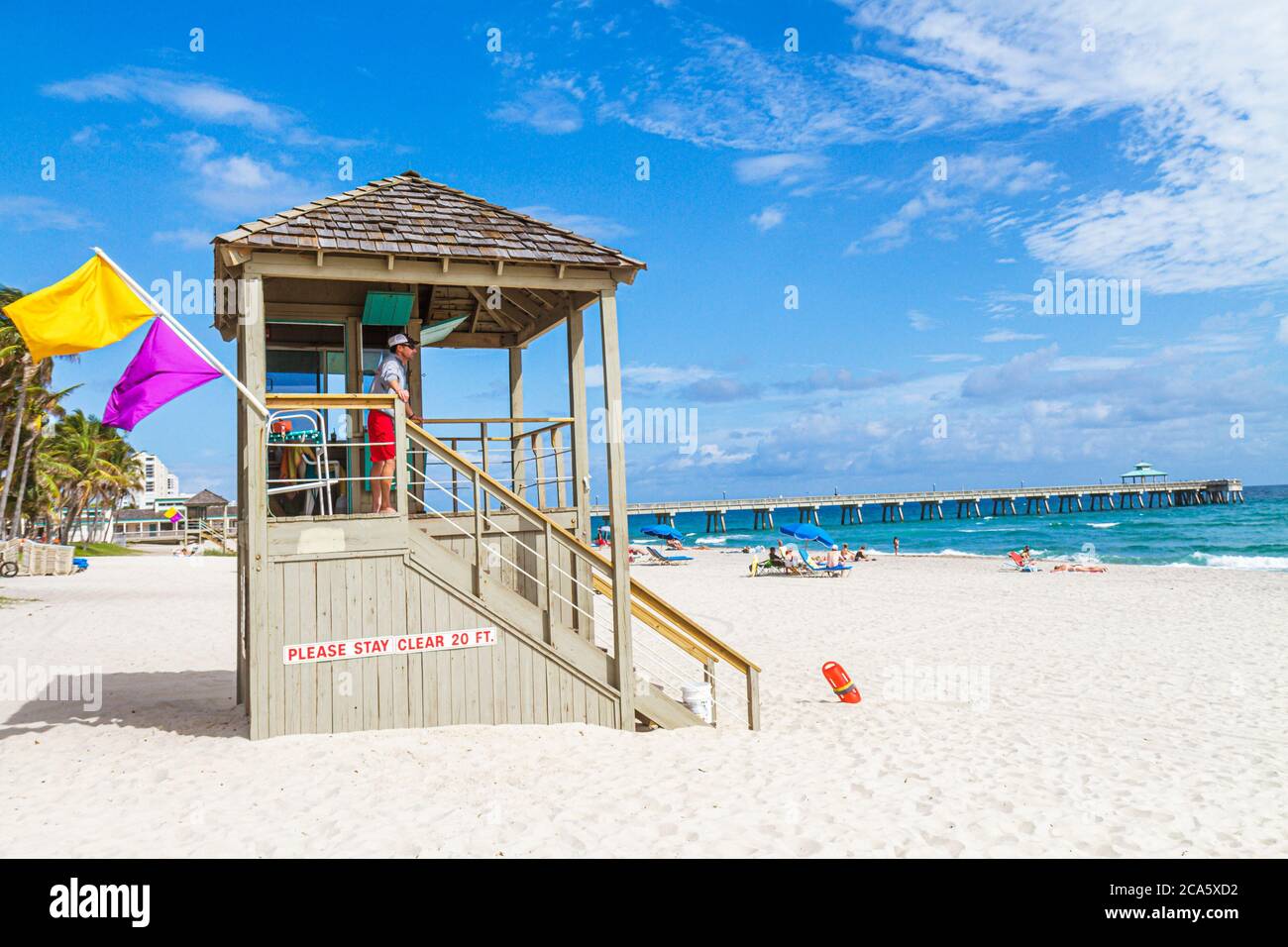 Deerfield Beach Florida, bagnino, stazione, capanna, sabbia, pubblico, costa dell'oceano Atlantico, riva, surf, solarium, molo di pesca Deerfield Beach International, Foto Stock