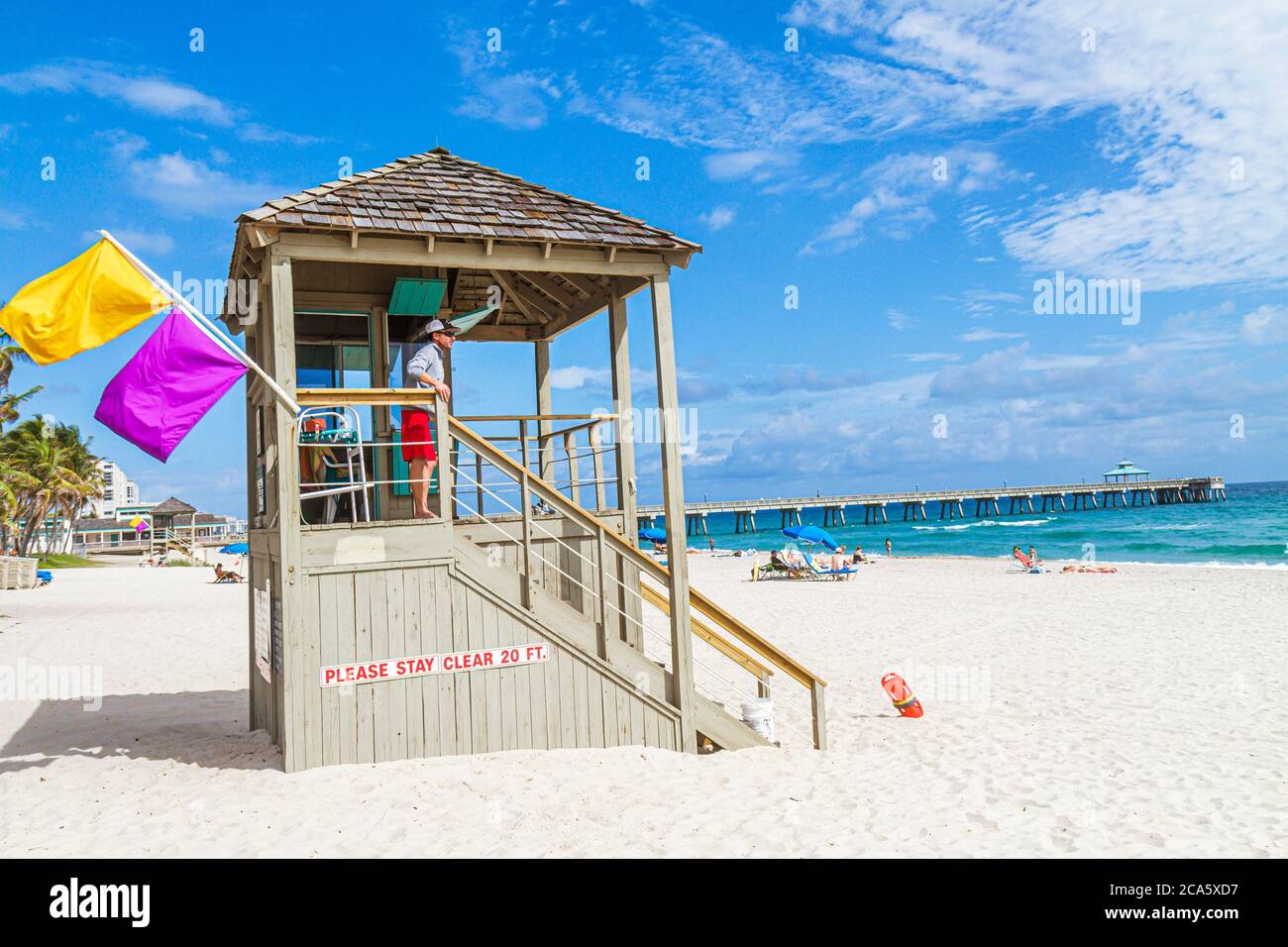 Deerfield Beach Florida, bagnino, stazione, capanna, sabbia, pubblico, costa dell'oceano Atlantico, riva, surf, solarium, molo di pesca Deerfield Beach International, Foto Stock