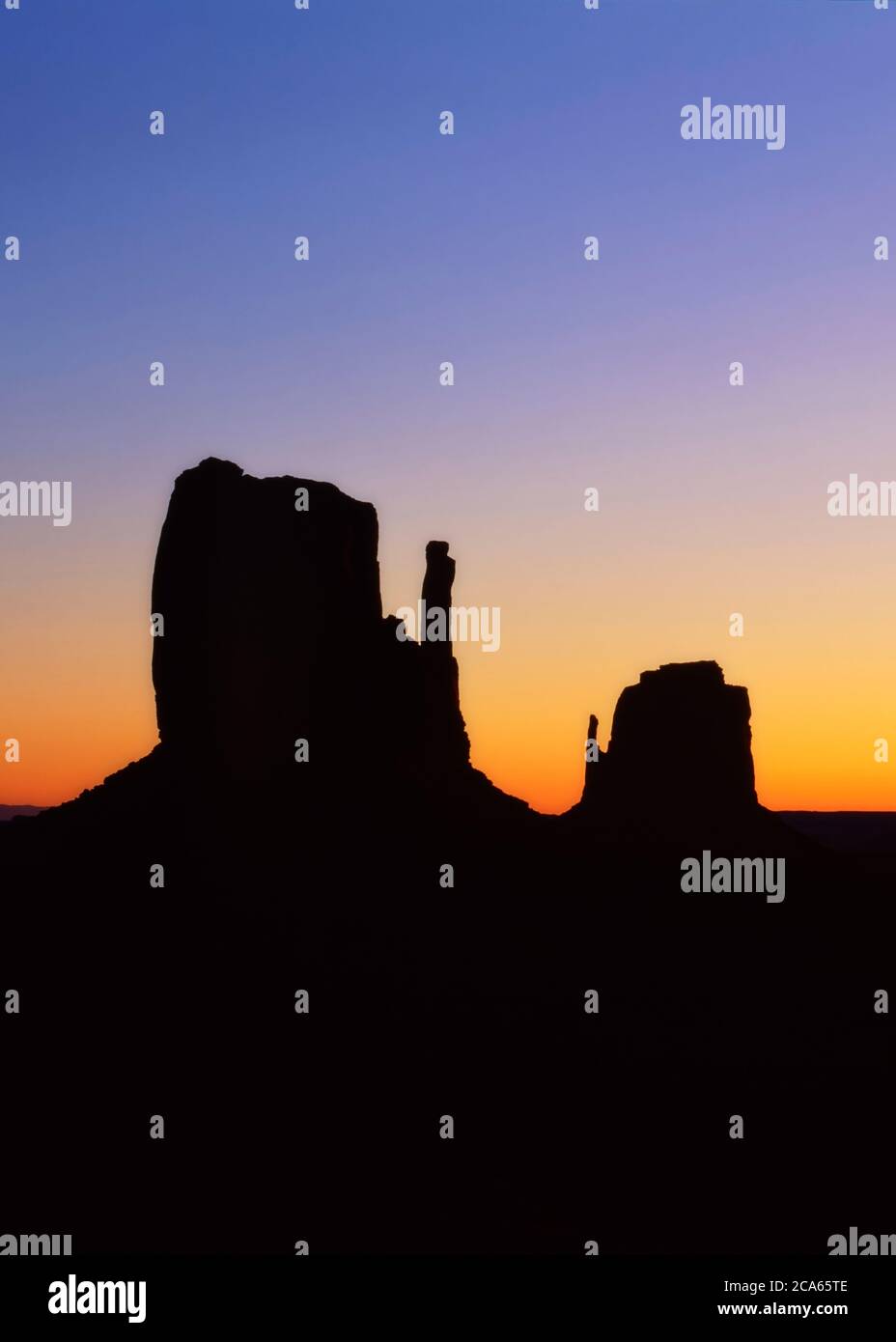 Sunrise, Monument Valley Tribal Park, Utah, USA Foto Stock