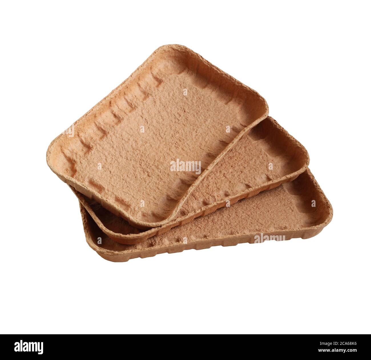 Vassoi per alimenti biodegradabili realizzati in cartone pressato isolato su sfondo bianco. Primo piano Foto Stock