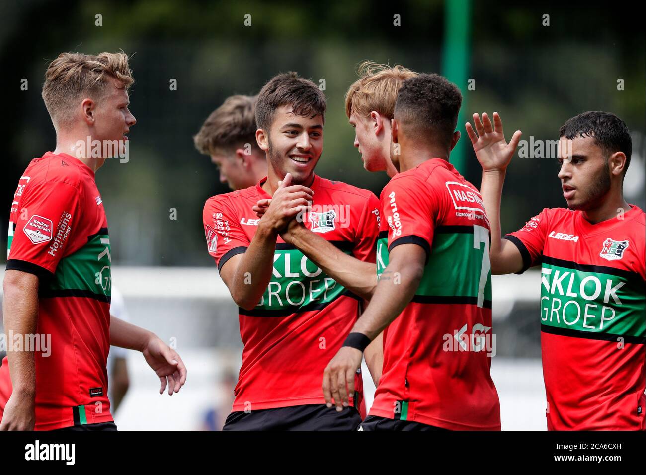 NIJMEGEN, PAESI BASSI - 1 AGOSTO: (l-r) Syb van Ottele, Souffian El Karouani, Thomas Beekman, Anton Fase, Ayman Sellouf visto durante la partita pre-stagione NEC - Galacticos Academy il 1 agosto 2020 a Nijmegen, Paesi Bassi. Foto Stock