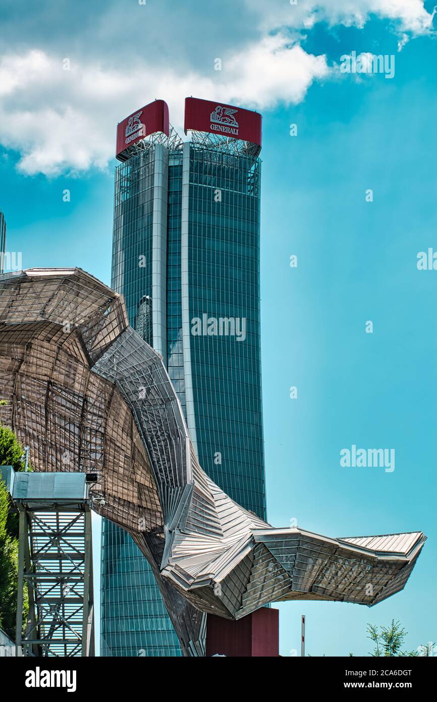 Milano, Italia 08.03.2020: Grattacielo Zaha Hadid - Torre generali il Twisted One, la sede di lo Storto del Gruppo generali con il tetto di MiCo nel Foto Stock