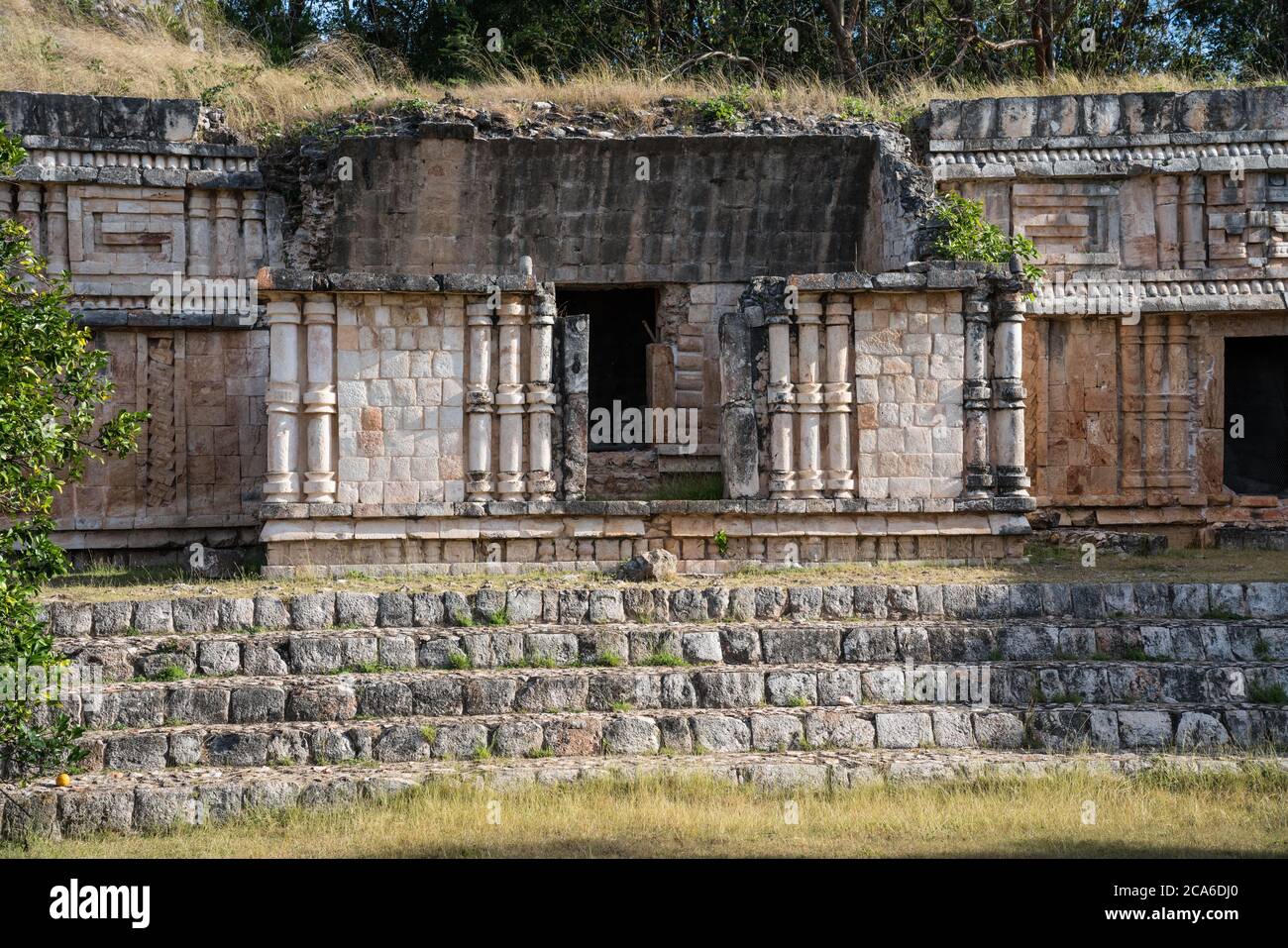 Il Palazzo o El Palacio, situato nelle rovine della città maya di Labna, fa parte della città pre-ispanica di Uxmal, patrimonio mondiale dell'UNESCO, a Yucatan, M. Foto Stock