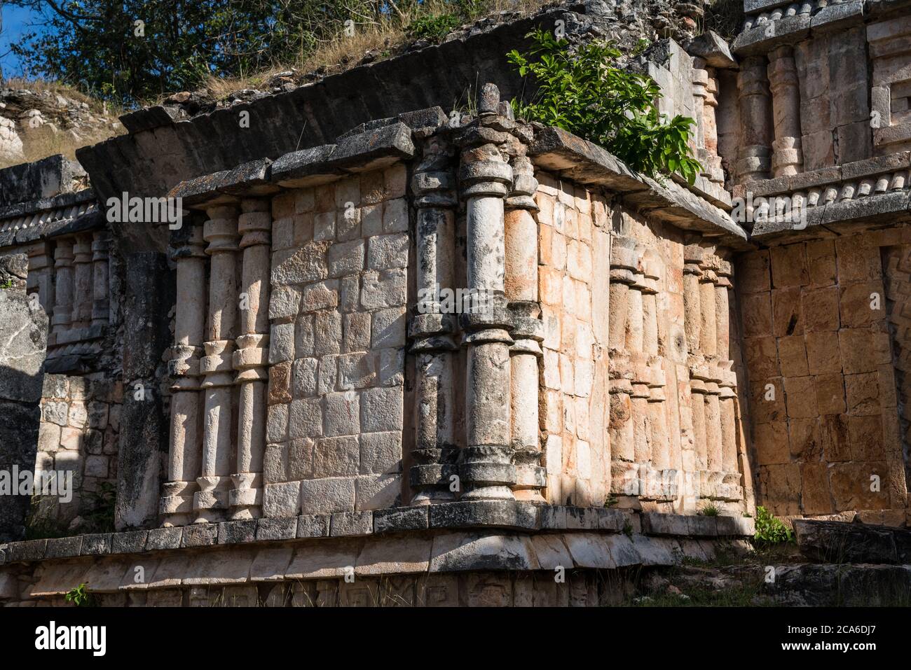 Il Palazzo o El Palacio, situato nelle rovine della città maya di Labna, fa parte della città pre-ispanica di Uxmal, patrimonio mondiale dell'UNESCO, a Yucatan, M. Foto Stock