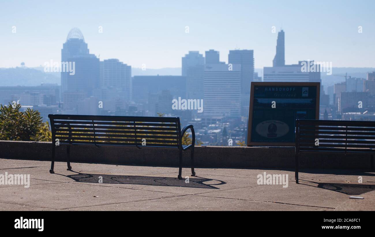 Centro di Cincinnati da Ransohoff Overlook (Bellevue Hill Park) Foto Stock