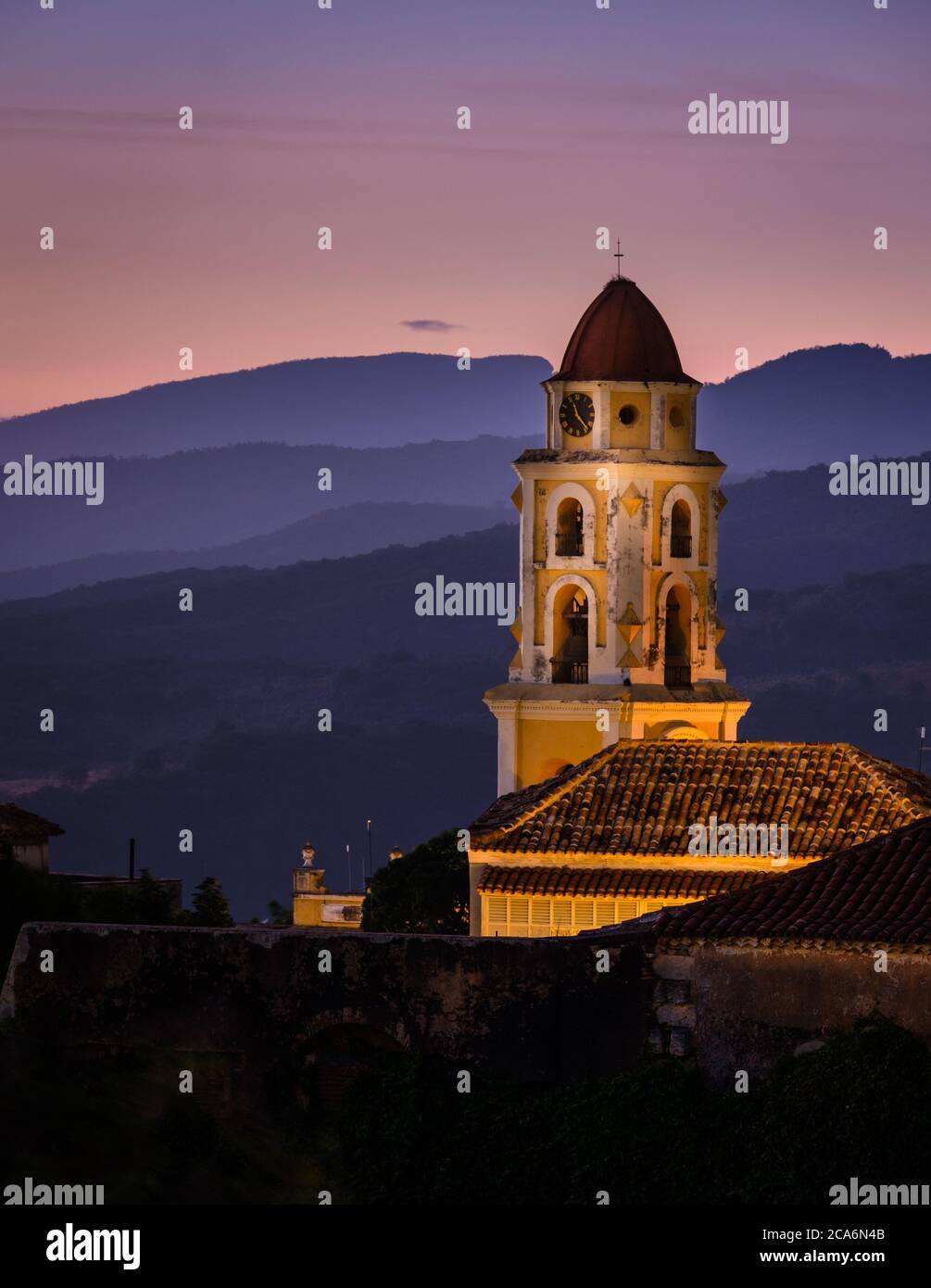 TRINIDAD, CUBA - CIRCA GENNAIO 2020: Campanile del Convento di San Francesco d'Assisi a Trinidad Foto Stock