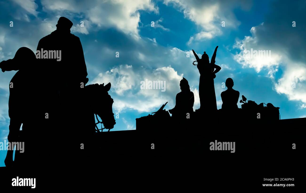 Statue religiose al tramonto Foto Stock