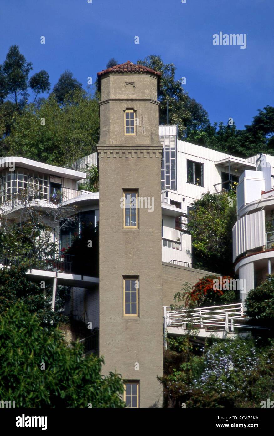 L'architettura storica del quartiere High Tower nelle colline Hollywood di Los Angeles, California Foto Stock