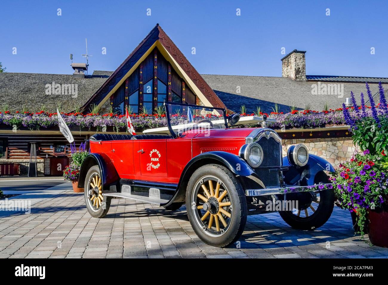 Red 1922 Buick Roadster, Fairmont Jasper Park Lodge, Jasper National Park, Alberta Foto Stock