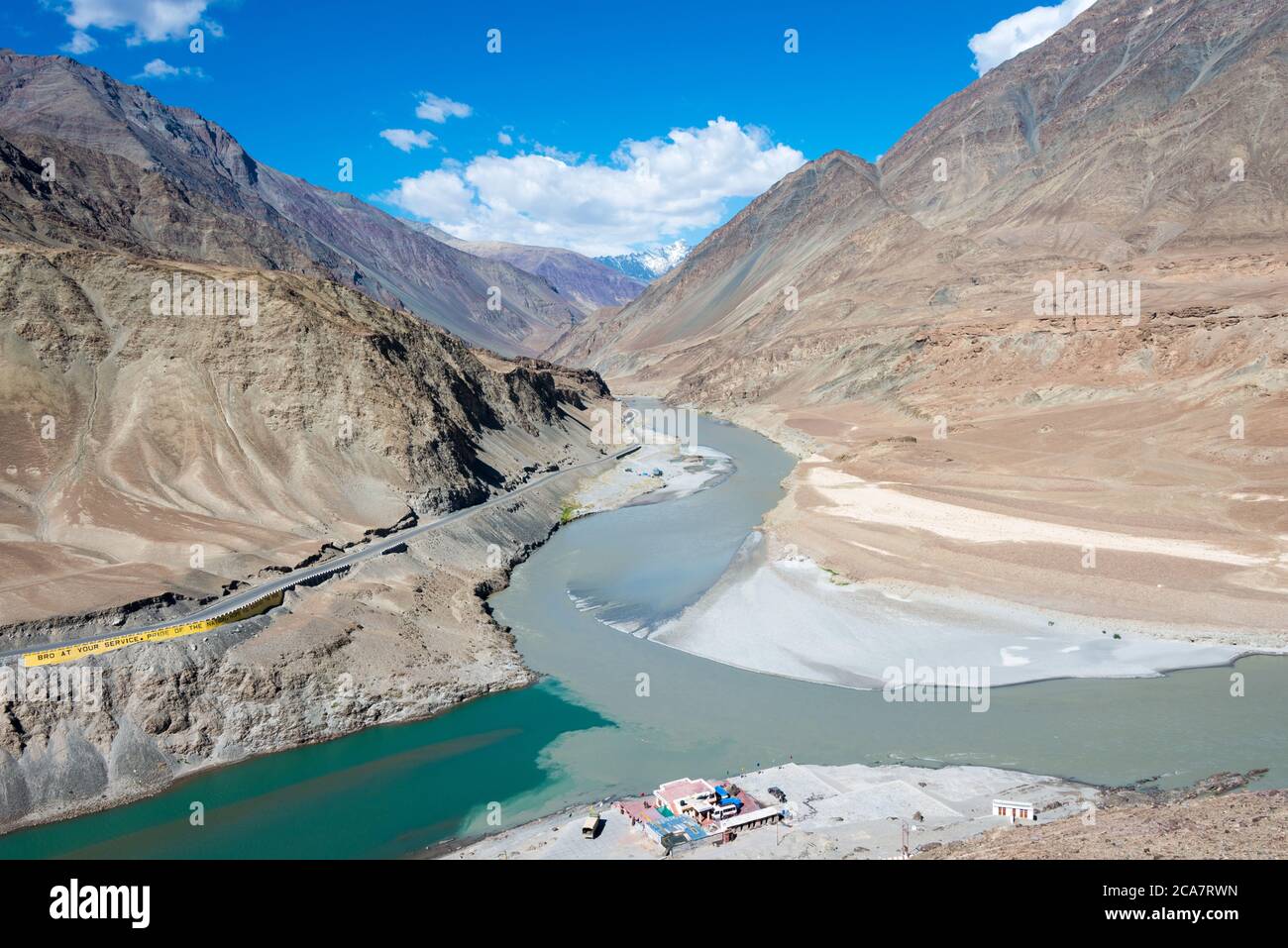 Ladakh, India - confluenza dei fiumi Zanskar e Indus in Ladakh, Jammu e Kashmir, India. Foto Stock