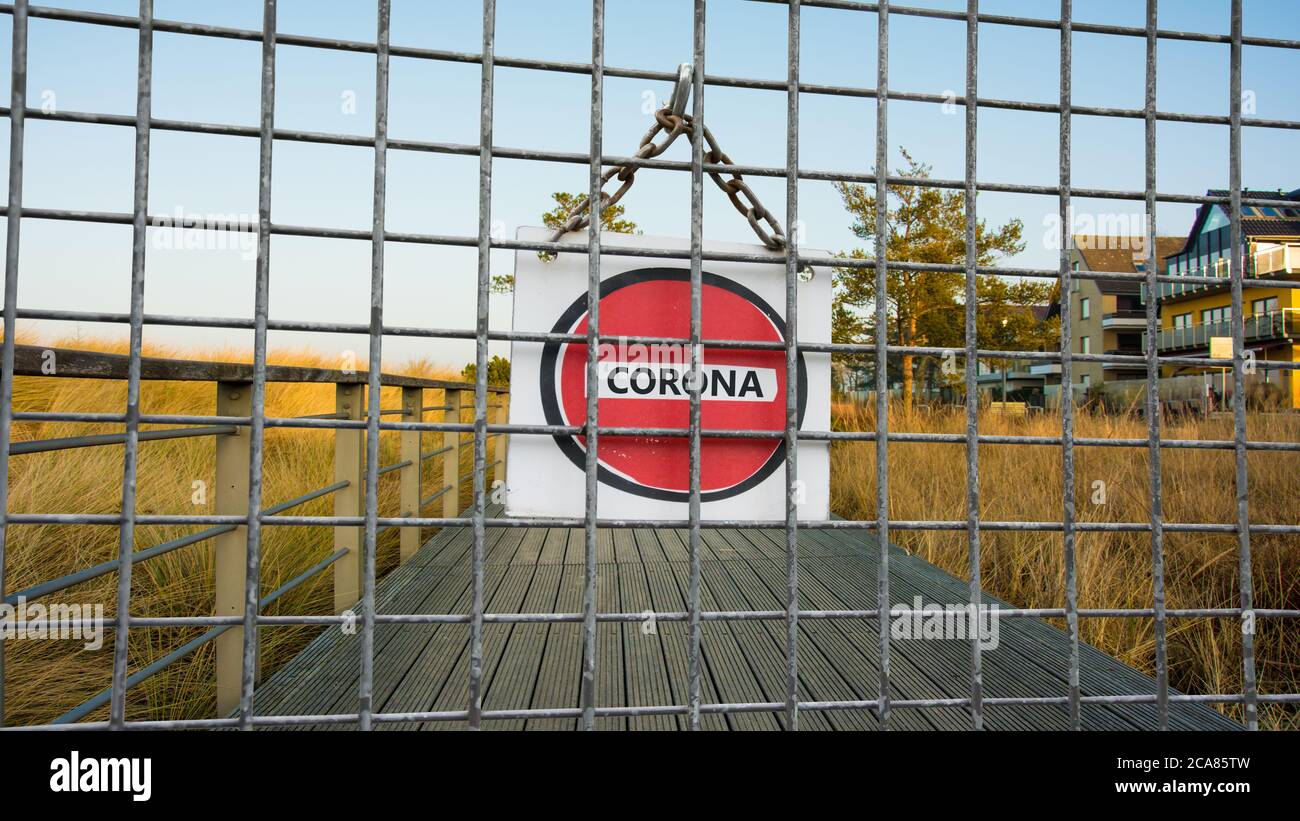 Via Firma la strada per mettere in quarantena contro virus Foto Stock