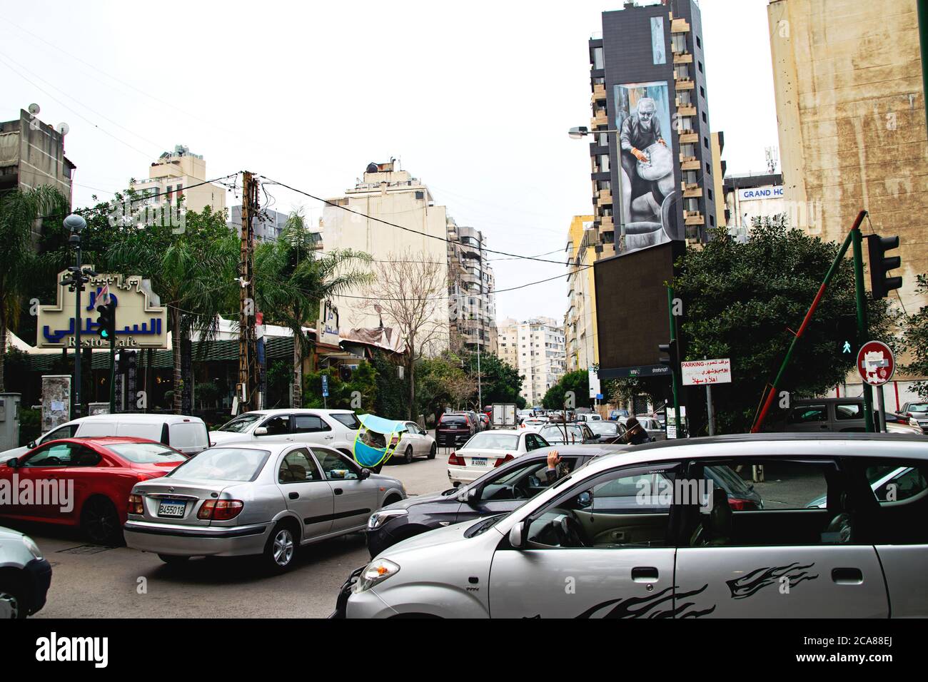 Ingorgo e caos in una strada nel centro di Beirut, Libano. Foto scattata a febbraio 20 2020. Foto Stock