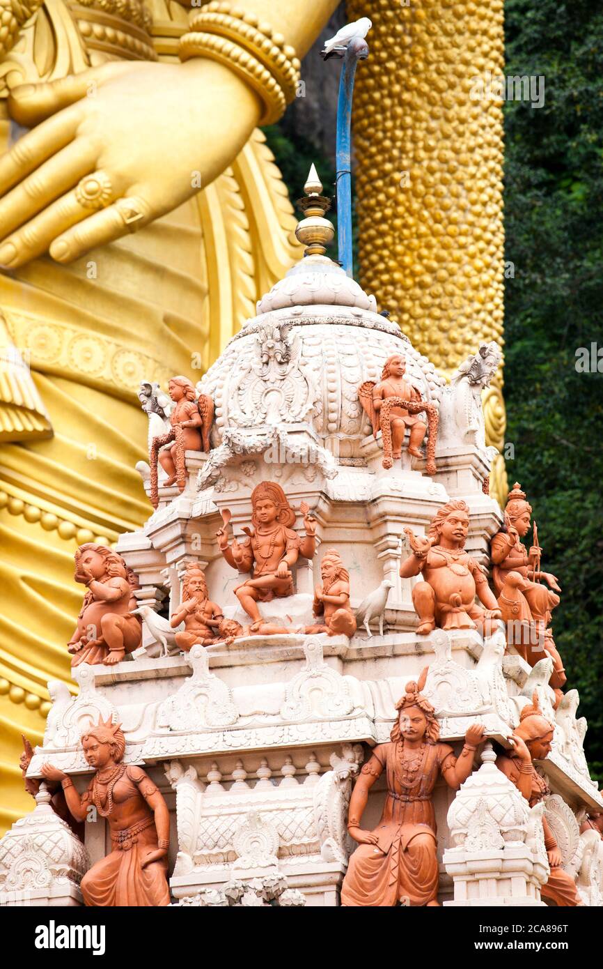 Statua del Signore Murugan (Dio indù): Primo piano dettagli e figure. Giugno 2010. Grotte di Batu. Malesia. Foto Stock