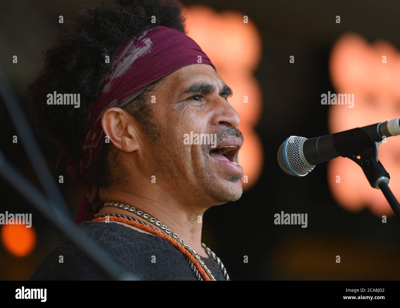 Benalla Festival 2019, il Black Orchid Stringband è composto da musicisti provenienti dalla comunità del Papua Occidentale in Australia Foto Stock