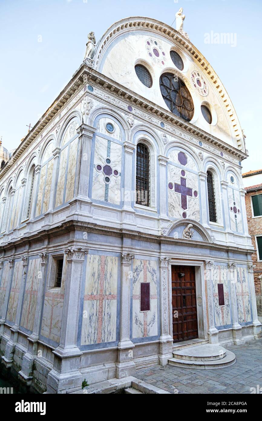 Santa Maria dei Miracoli è una chiesa costruita nel primo stile rinascimentale veneziano situata nel sestiere di Cannaregio, a Venezia Foto Stock