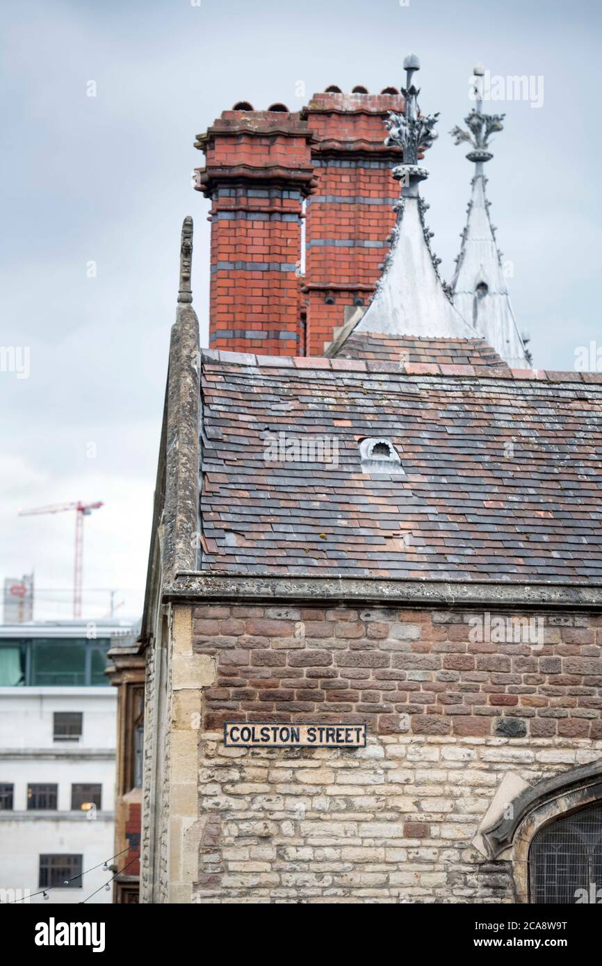 Targhetta di nome di Colston Street sulla Cappella dei tre Re di Colonia dopo la deposizione della statua di Edward Colston a Bristol giugno 2020 Foto Stock