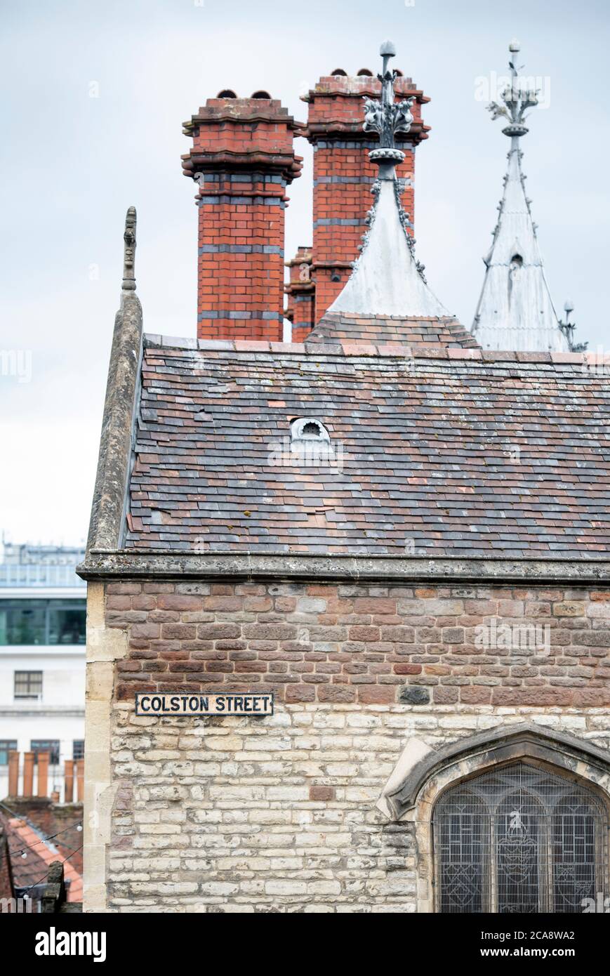 Targhetta di nome di Colston Street sulla Cappella dei tre Re di Colonia dopo la deposizione della statua di Edward Colston a Bristol giugno 2020 Foto Stock