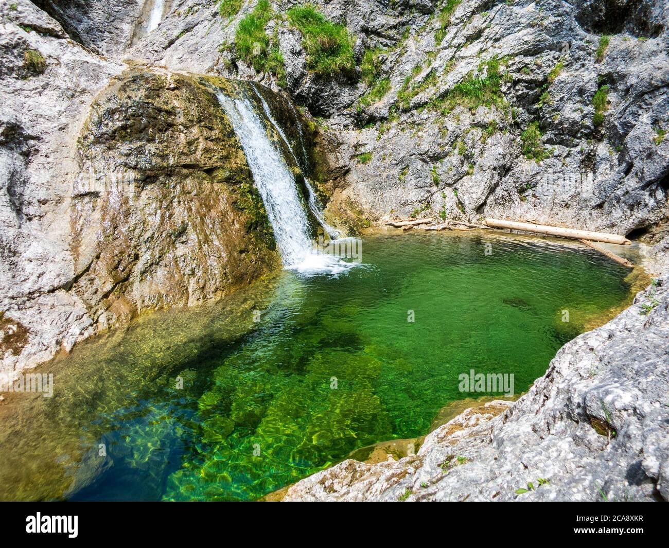 Piscina di roccia naturale al Glasbach in Baviera Foto Stock