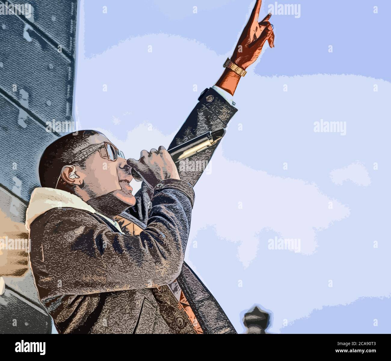 Illustration Singer Labrinth suona su Plymouth Hoe alla fine del primo giorno del relè olimpico della torcia per i Giochi Olimpici del 2012. Circa 40,000 a 50 Foto Stock