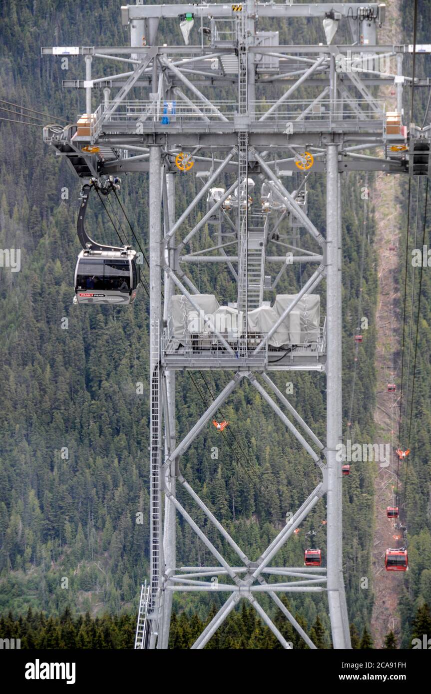 Le gondole Peak 2 Peak collegano o Blackcomb montagna e Whistler montagna nella British Columbia, Canada. Le gondole sono state introdotte a dicembre Foto Stock