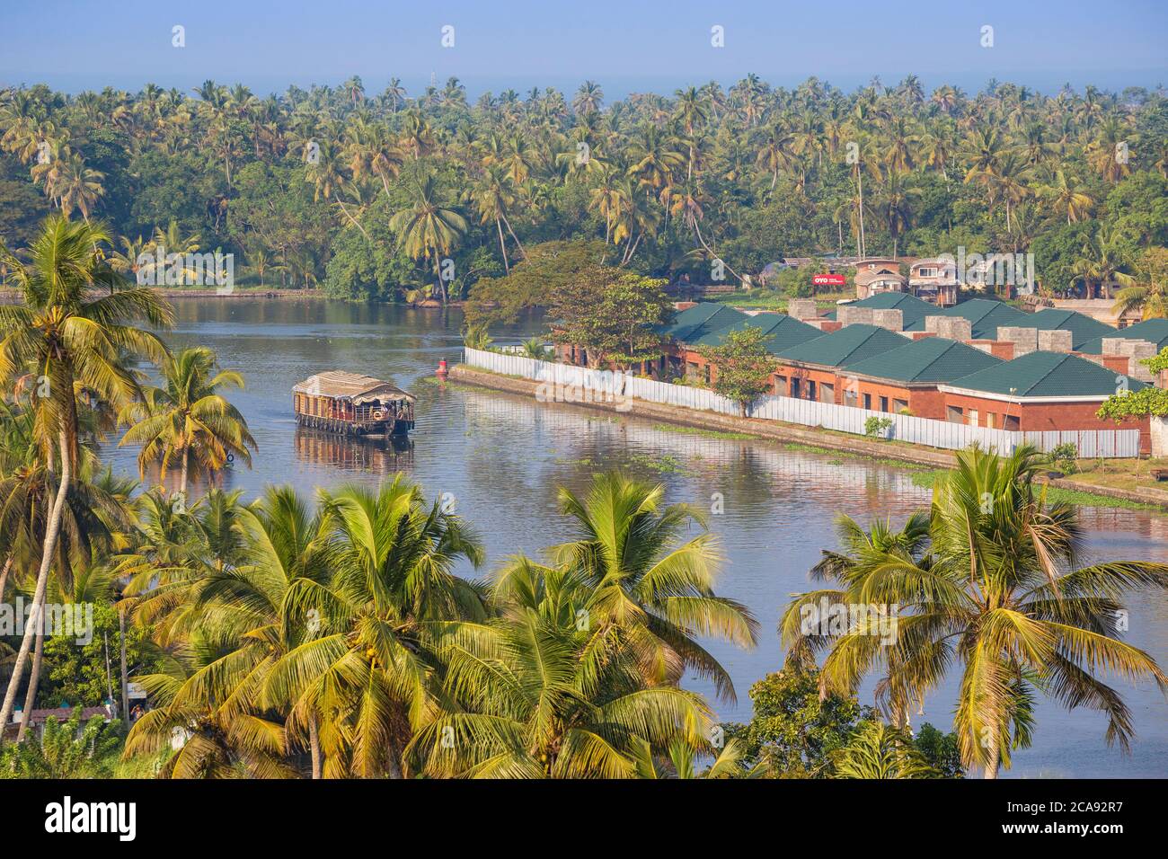 Casa gallegante su Backwaters, Alappuzha (Alleppey), Kerala, India, Asia Foto Stock