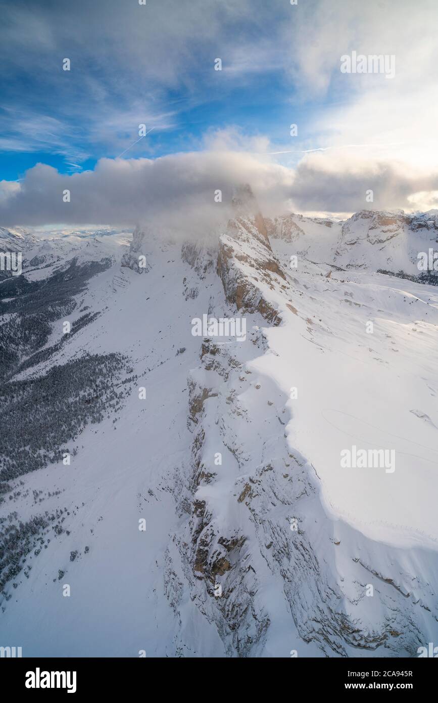 Seceda e Odle in inverno, vista aerea, Val Gardena, Dolomiti, Trentino-Alto Adige, Italia, Europa Foto Stock