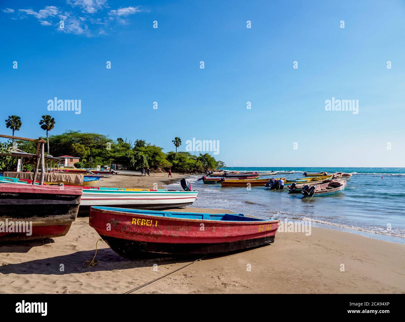 Barche da pesca a Frenchman's Beach, Treasure Beach, Saint Elizabeth Parish, Giamaica, Indie Occidentali, Caraibi, America Centrale Foto Stock