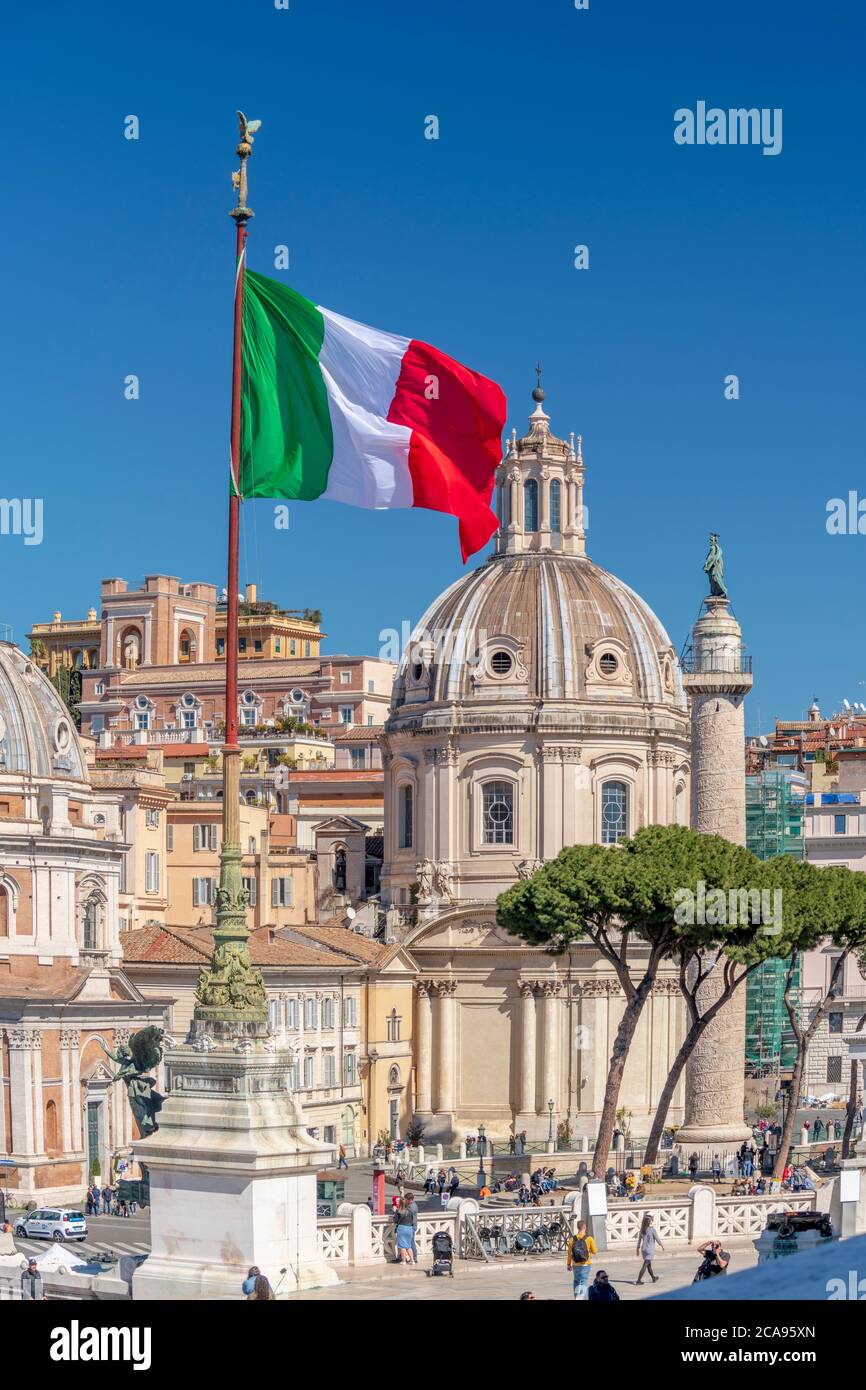 Chiesa del Santo Nome di Maria al Foro Traiano e colonna di Traiano, Patrimonio Mondiale dell'UNESCO, Roma, Lazio, Italia, Europa Foto Stock
