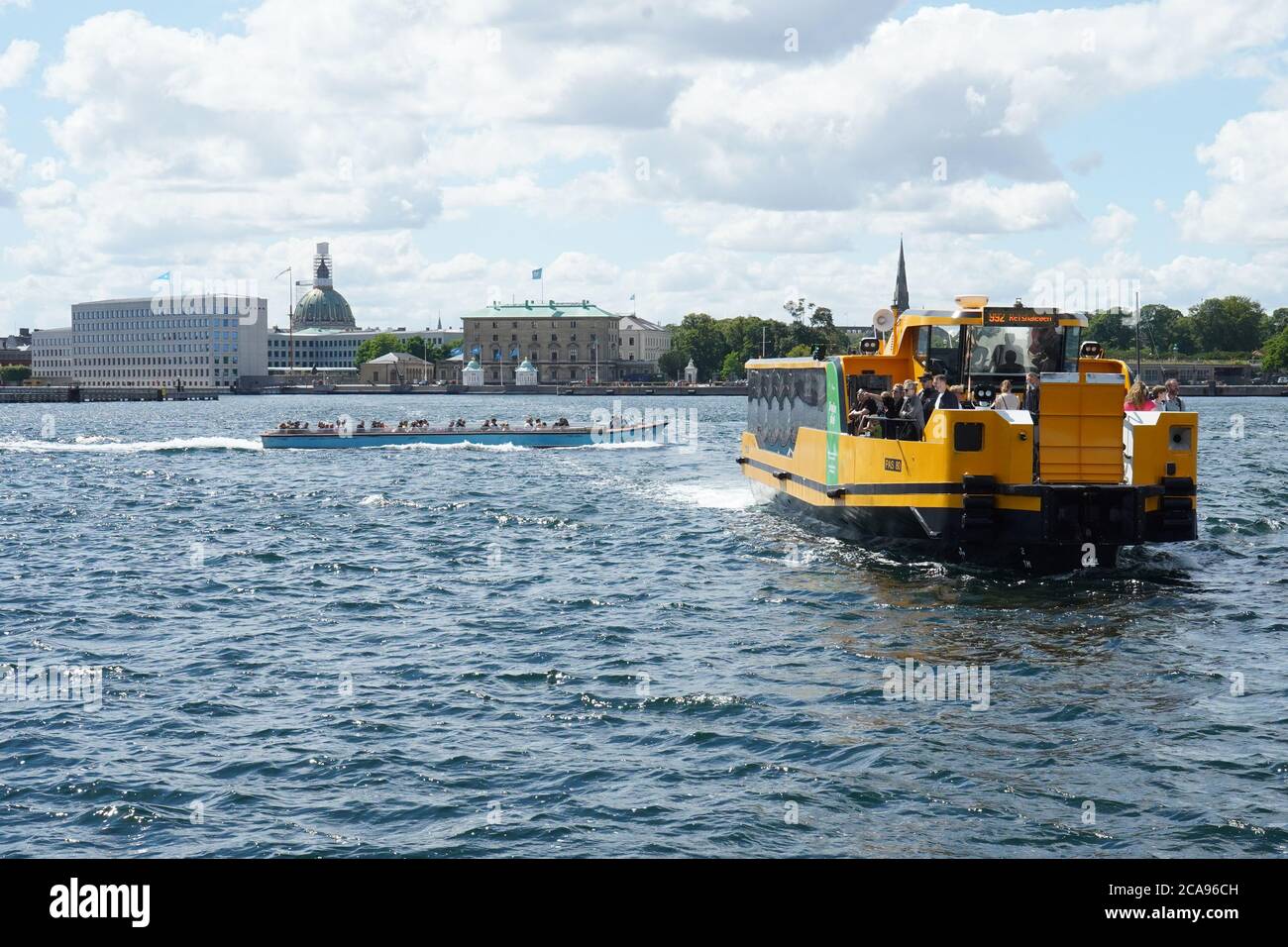 Kopenhagen, Danimarca. 20 luglio 2020. Nel porto è presente un traghetto passeggeri a guida elettrica. Credit: Jörg Carstensen/dpa/Alamy Live News Foto Stock