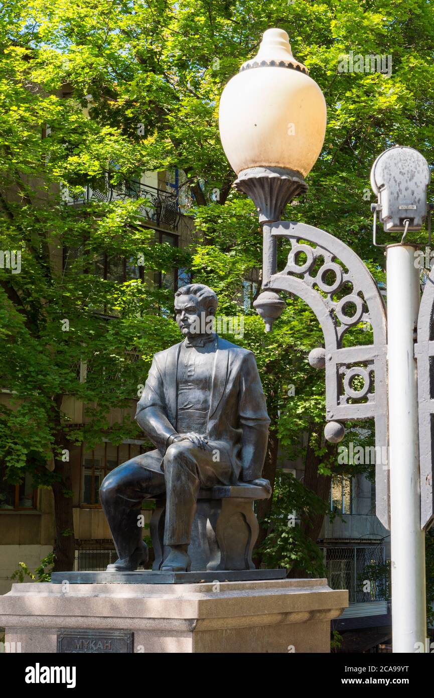 Statua del compositore kazako Mukan Tolebayev, Almaty in Kazakistan e in Asia centrale Foto Stock