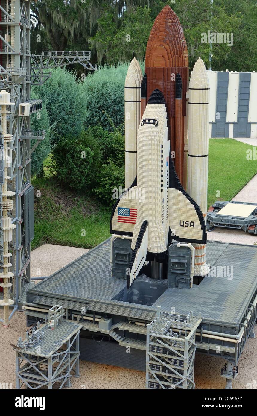 ORLANDO, Florida - 20 GIU 2020- Vista del Kennedy Space Center costruito su mattoni LEGO a Miniland al parco a tema Legoland Florida Resort a Orlando, Foto Stock