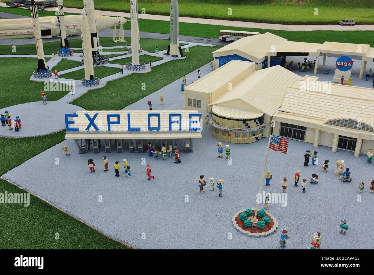 ORLANDO, Florida - 20 GIU 2020- Vista del Kennedy Space Center costruito su mattoni LEGO a Miniland al parco a tema Legoland Florida Resort a Orlando, Foto Stock