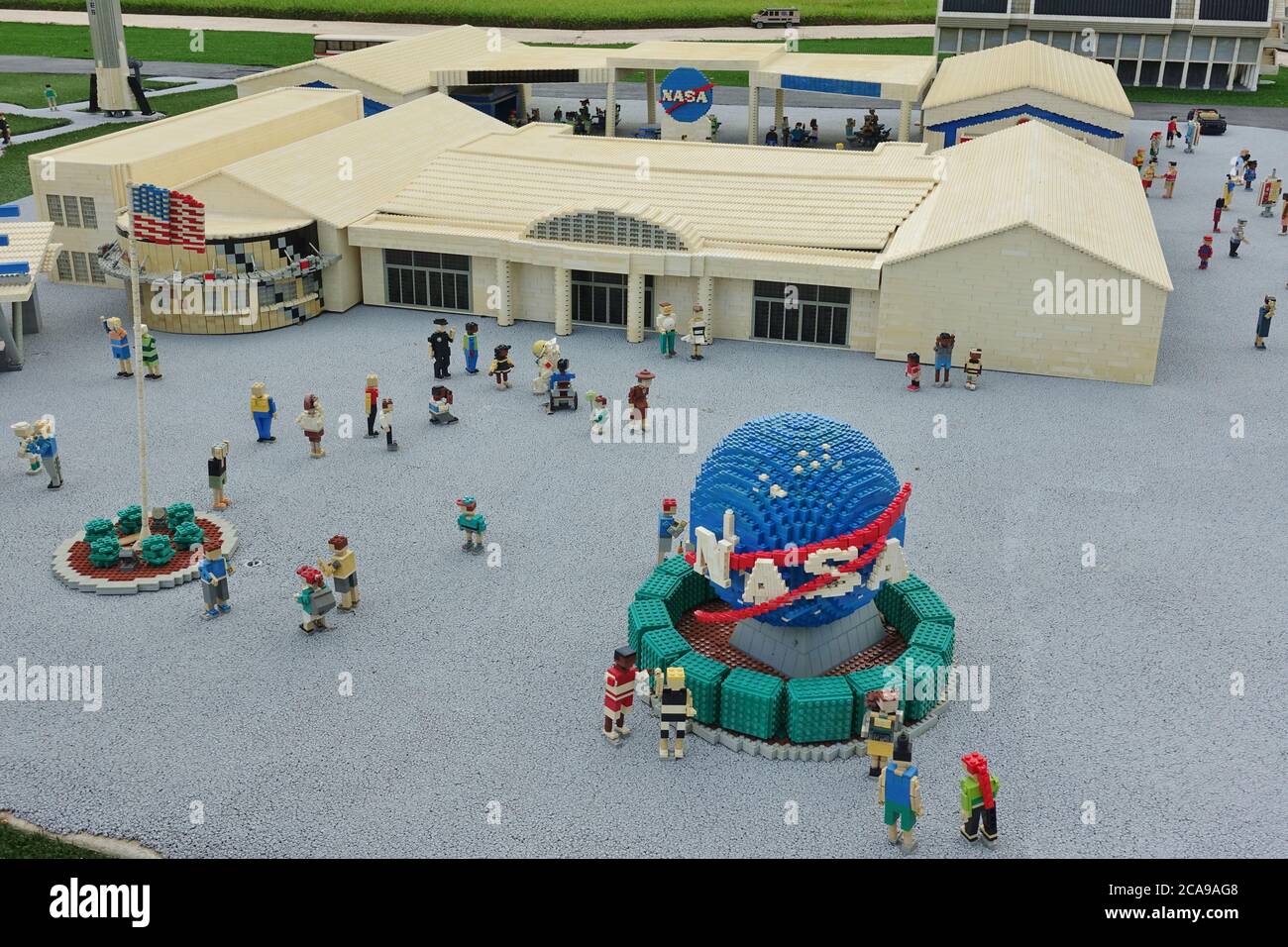 ORLANDO, Florida - 20 GIU 2020- Vista del Kennedy Space Center costruito su mattoni LEGO a Miniland al parco a tema Legoland Florida Resort a Orlando, Foto Stock