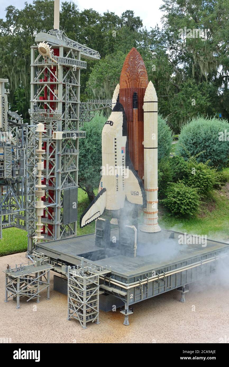 ORLANDO, Florida - 20 GIU 2020- Vista del Kennedy Space Center costruito su mattoni LEGO a Miniland al parco a tema Legoland Florida Resort a Orlando, Foto Stock