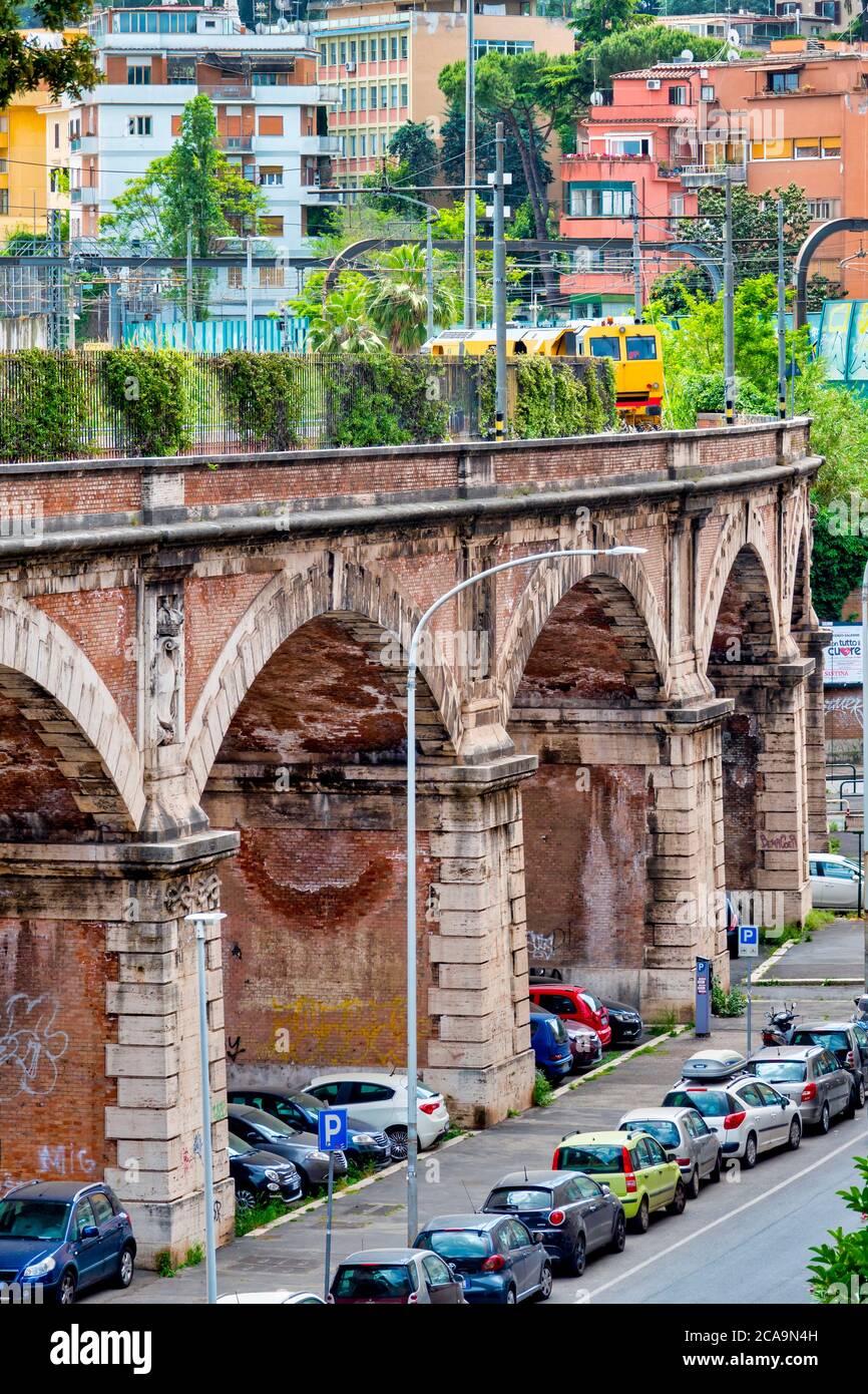 Viadotto del Gelsomino in Via di Gregorio VII, Roma, Italia Foto Stock