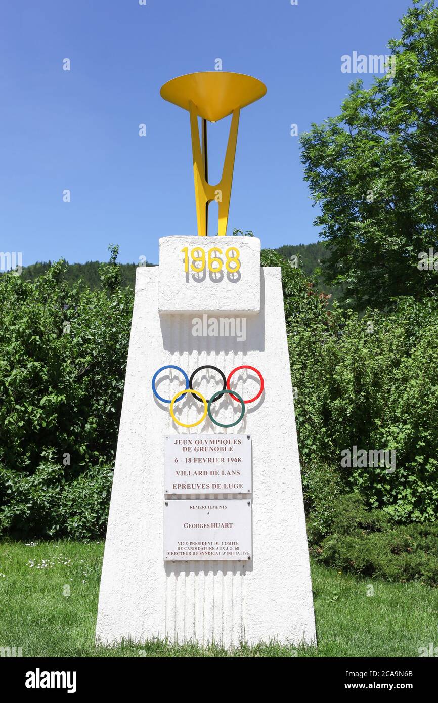 Villars de Lans, Francia - 17 giugno 2019: Il Monumento dei Giochi Olimpici invernali di Grenoble del 1968 a Villard-de-Lans, Francia Foto Stock