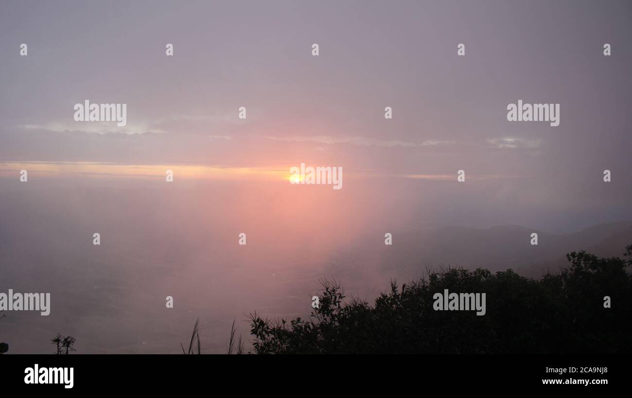 Phu Ruea è un terreno con un'altezza di 1,658 metri nella provincia di Loei. La Thailandia si trova nel distretto di Phu Ruea, una delle zone più importanti di Phetchabun che è Foto Stock