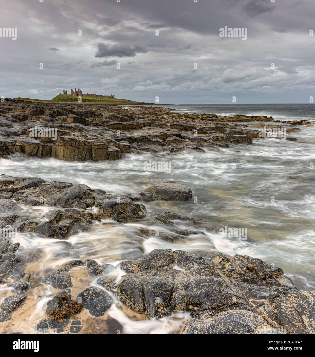 Il castello di Dunstanburgh in Northumberland Foto Stock