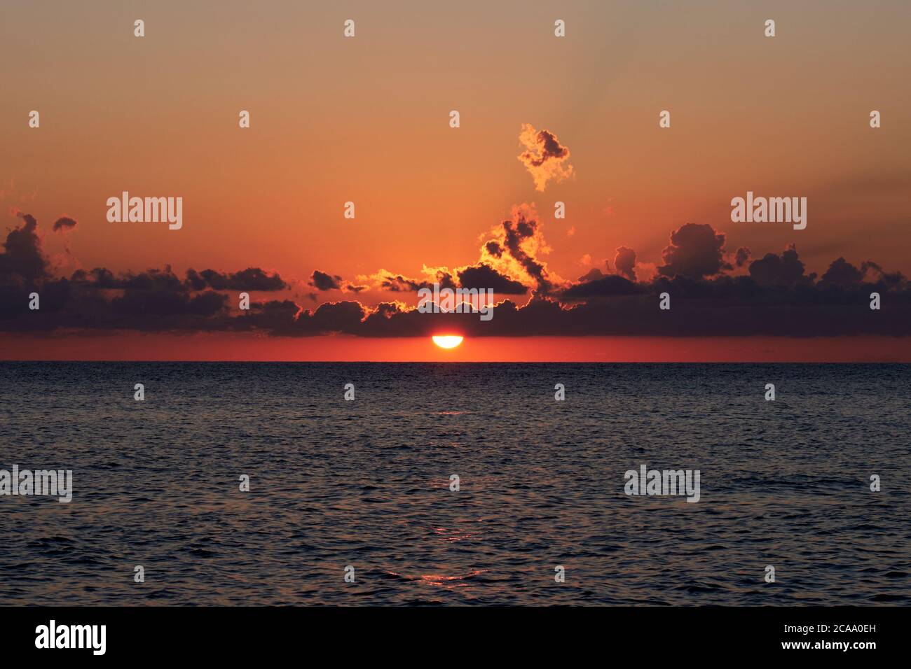 Tramonto nuvoloso Foto Stock