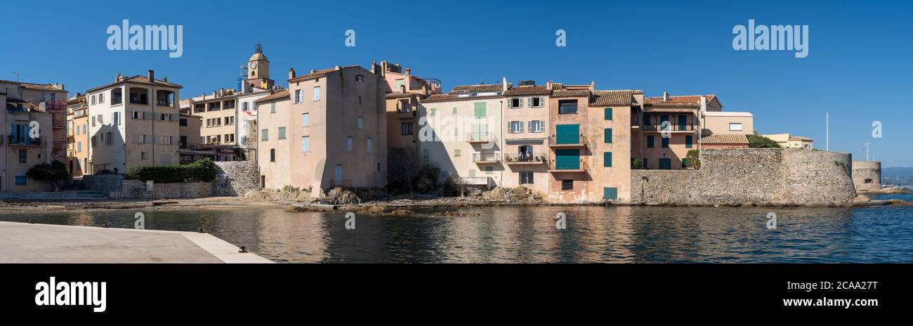 Il famoso villaggio di Saint Tropez situato sulla costa azzurra nel dipartimento del Var. La ponche spiaggia Foto Stock