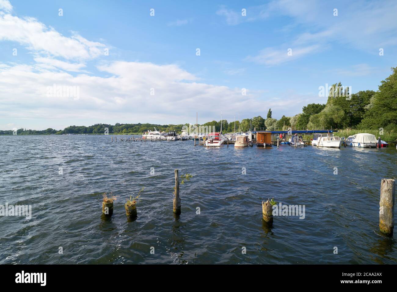 Il fiume Havel nel Havelland vicino a Töplitz con palco di approdo barca Foto Stock