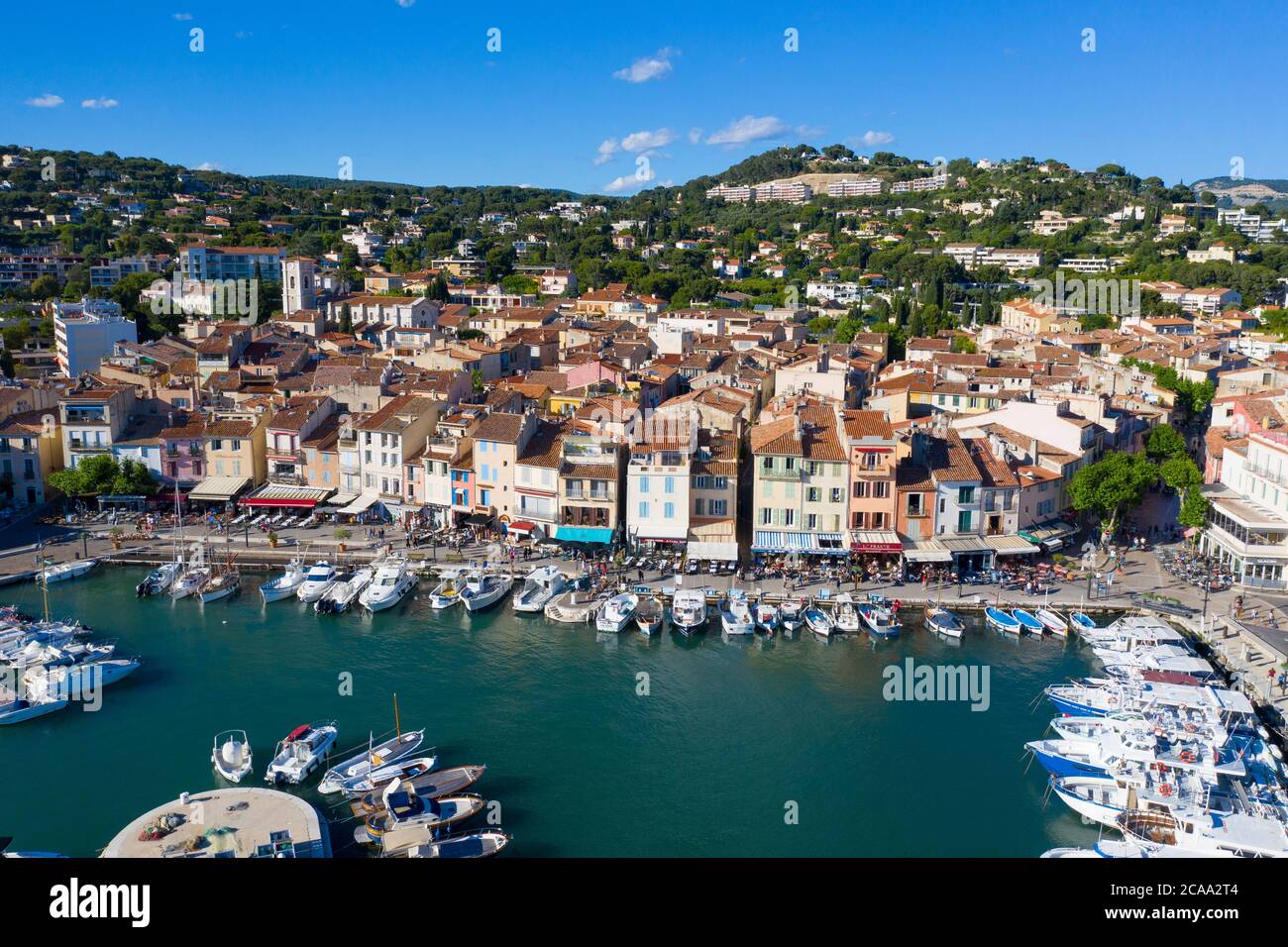 Vista aerea di Cassis, un villaggio di pescatori situato vicino a Marsiglia Foto Stock